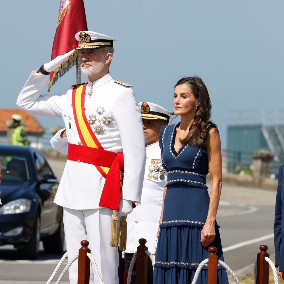 La reina Letizia estrena en el gran día de Leonor y apuesta por el vestido de miniflecos que arrasa entre las 'influencers'