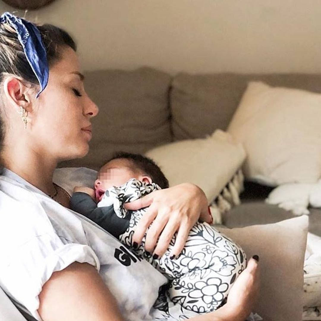 Un 'bollito' y una jirafa, la felicidad de Elena Tablada con los pequeños de la casa