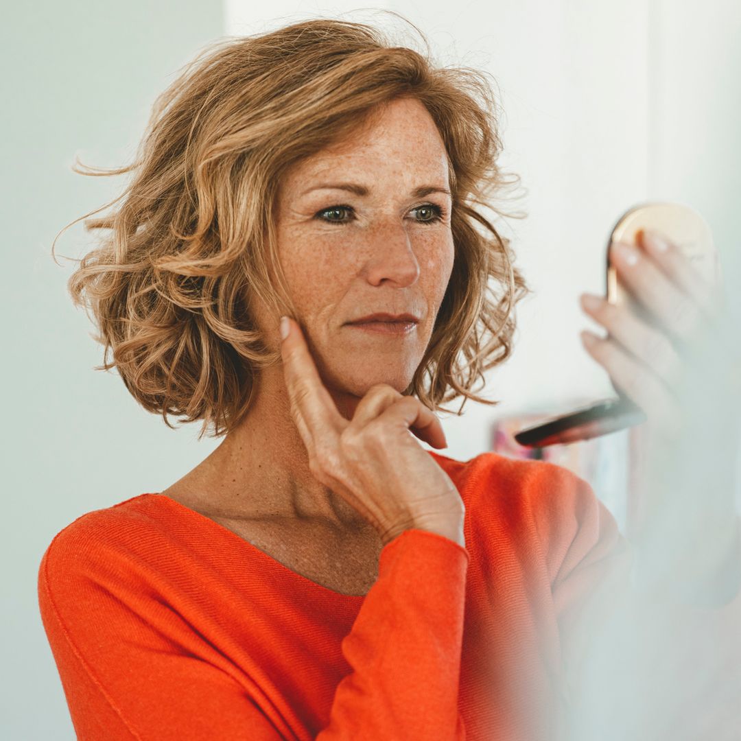 5 compras de belleza para mujeres de más de 50 años: de la DD Cream que te pone buena cara a las vitaminas que frenan la caída