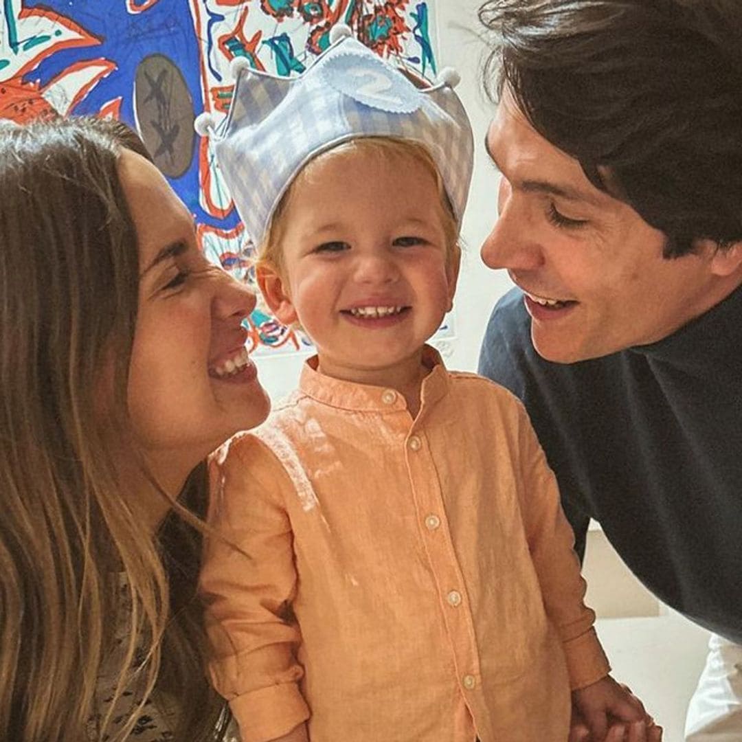 ¡Globos, regalos y un roscón para soplar las velas! María Pombo y Pablo Castellano celebran el cumple de Martín