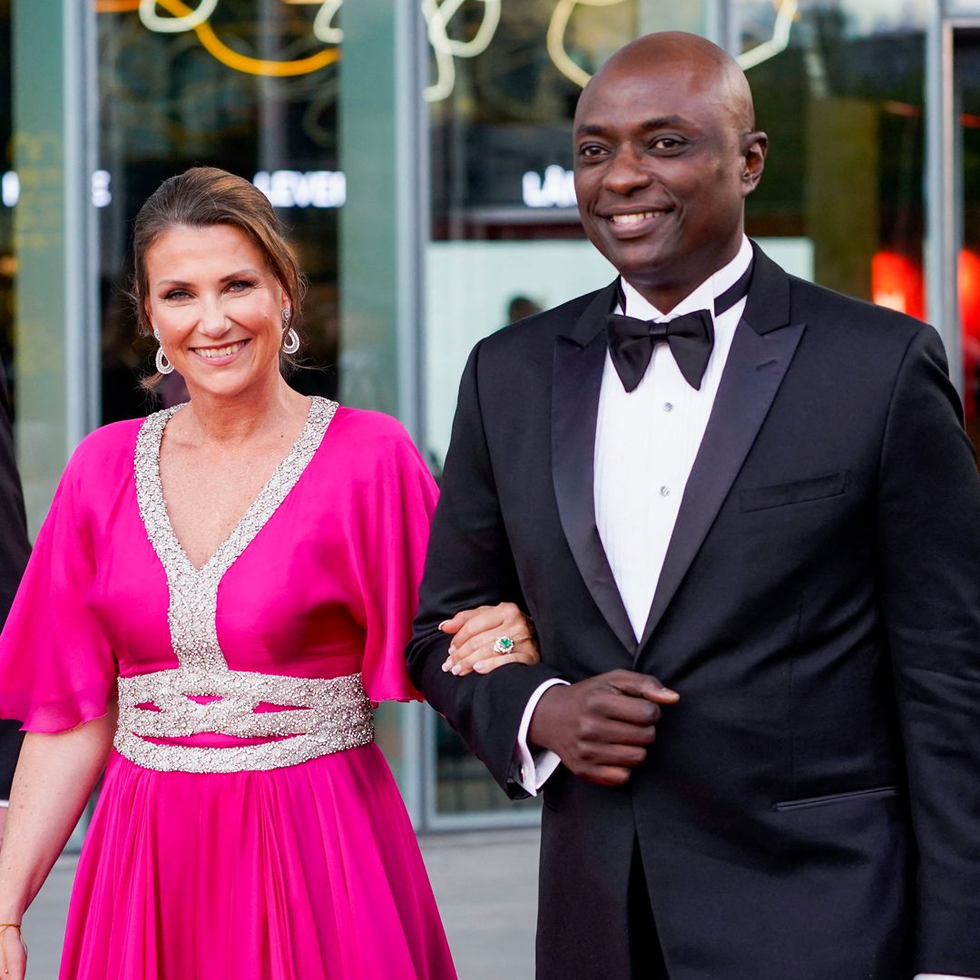 El esposo chamán de la princesa Marta Luisa se recupera de un trasplante de riñón, mientras el rey Harald empeora