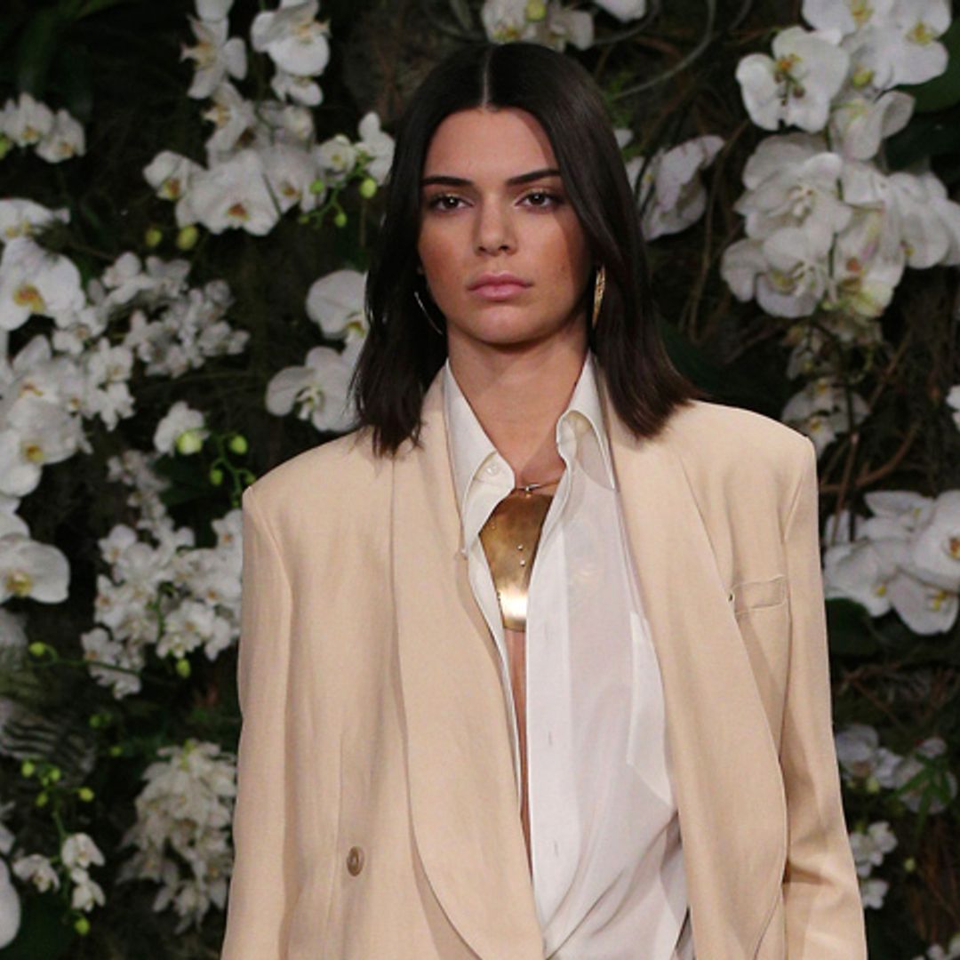 Vuelve al trabajo sí, pero hazlo con estilo con estos 'looks' de Kendall Jenner & Co.