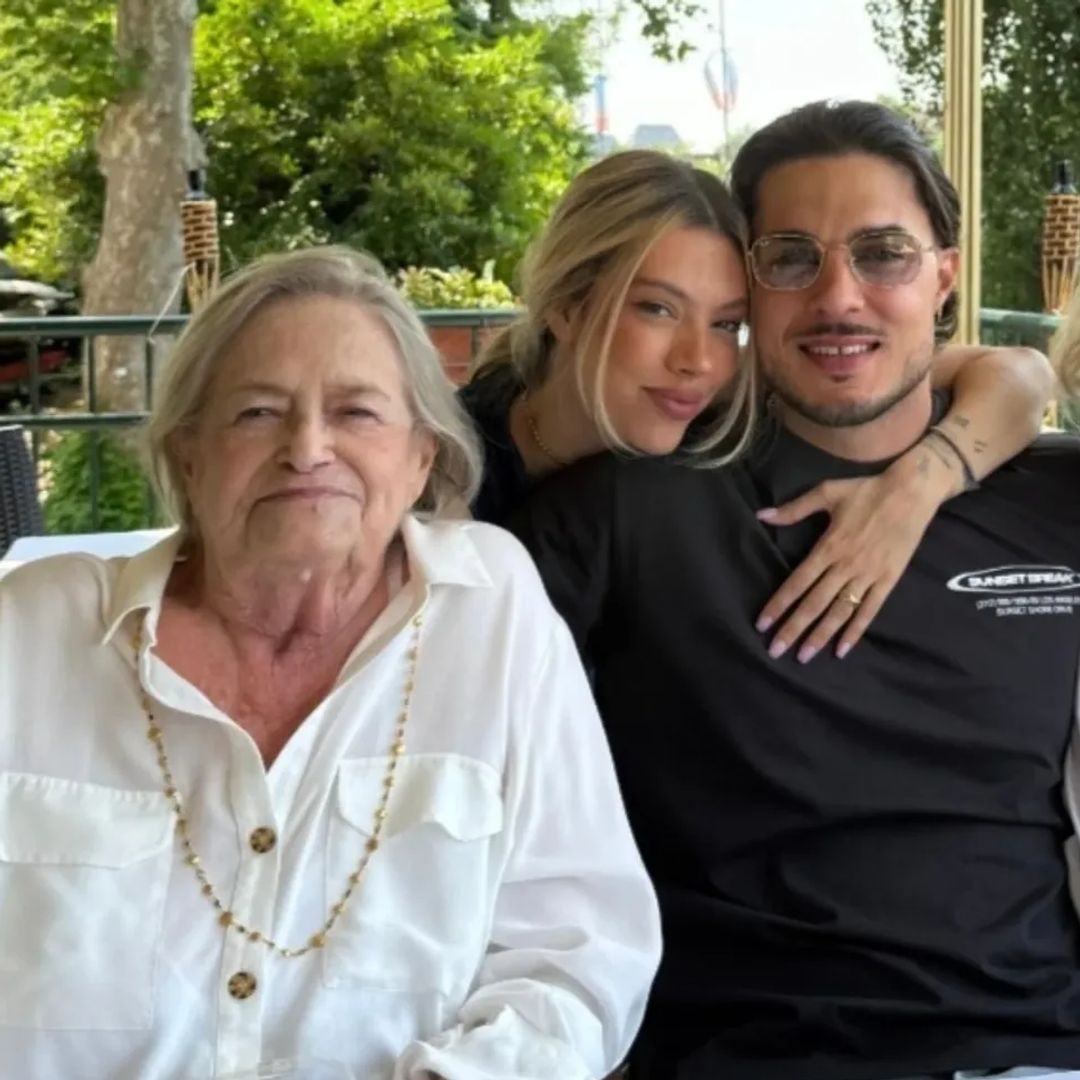 Carlo Costanzia celebra el Día de la Madre con un tierno homenaje a su abuela y Alejandra Rubio, pero se olvida de Mar Flores