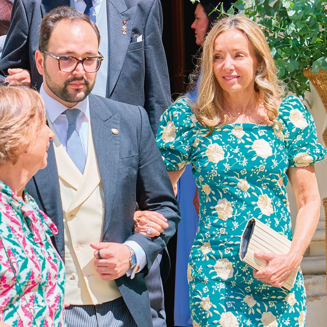 Boris Sajonia-Coburgo, príncipe de Tírnovo, con su madre, Miriam de Ungría, princesa de Bulgaria y de Jordania, asistentes a la boda en Viena 