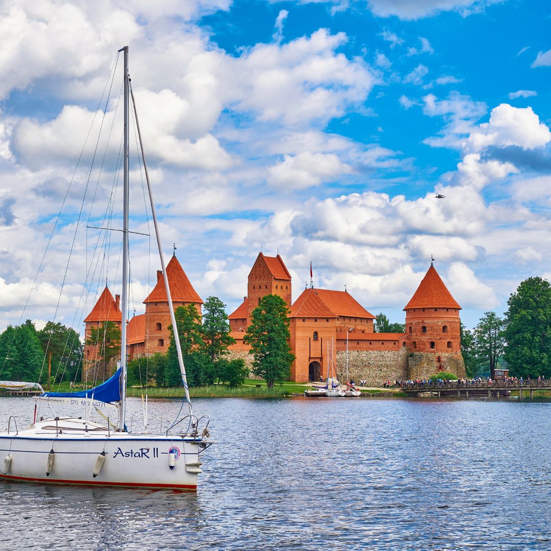 Castillo medieval de Trakai en el lago Galvé, en Lituania, uno de los secretos mejor guardados de Europa
