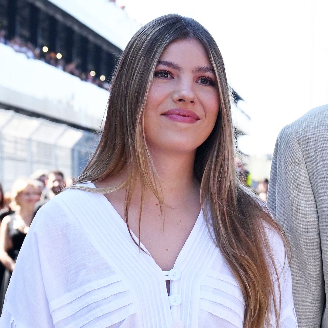 La infanta Sofía sorprende en la F1 con un detalle sin precedentes: un 'piercing' falso a juego con la princesa Leonor
