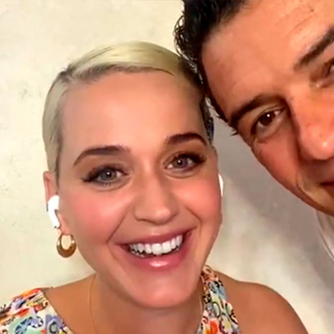 Orlando Bloom se 'cuela' en una videollamada de Katy Perry con una tostada de aguacate y un beso