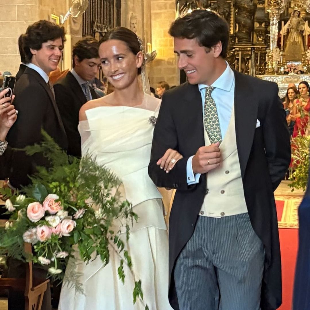 Líneas arquitectónicas y un velo bordado infinito: el vestido de novia de Fátima Domecq Carrión en su boda con Enrique Aldama