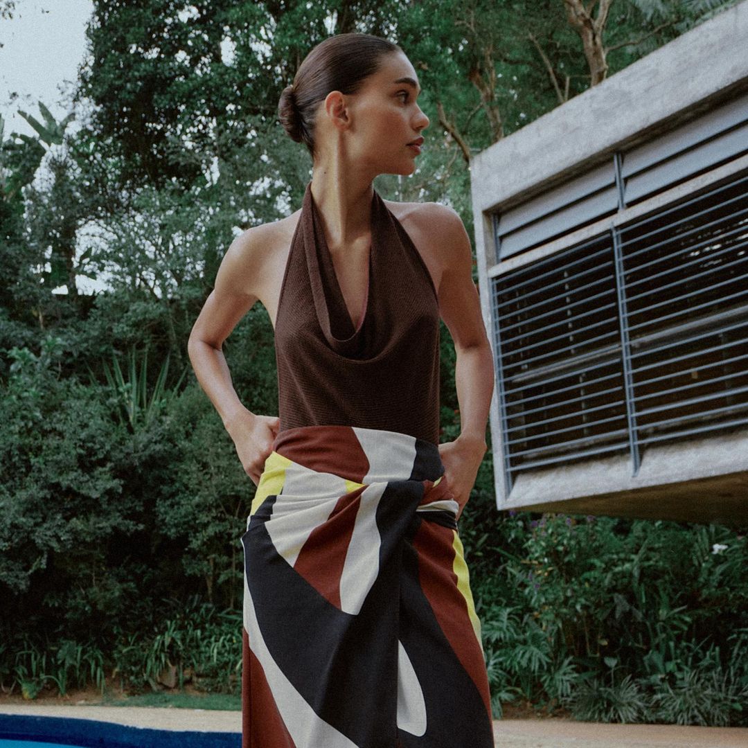 Estas faldas estilo pareo para mujeres de +40 que hacen tipazo y se pueden llevar en la playa y la ciudad