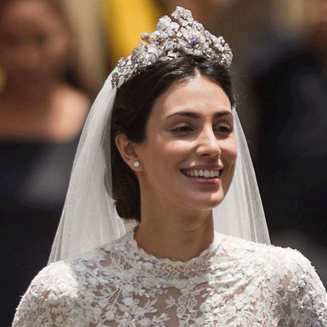Recordamos el vestido de novia de Sassa de Osma: "Tiene bordada una frase muy especial en el interior"