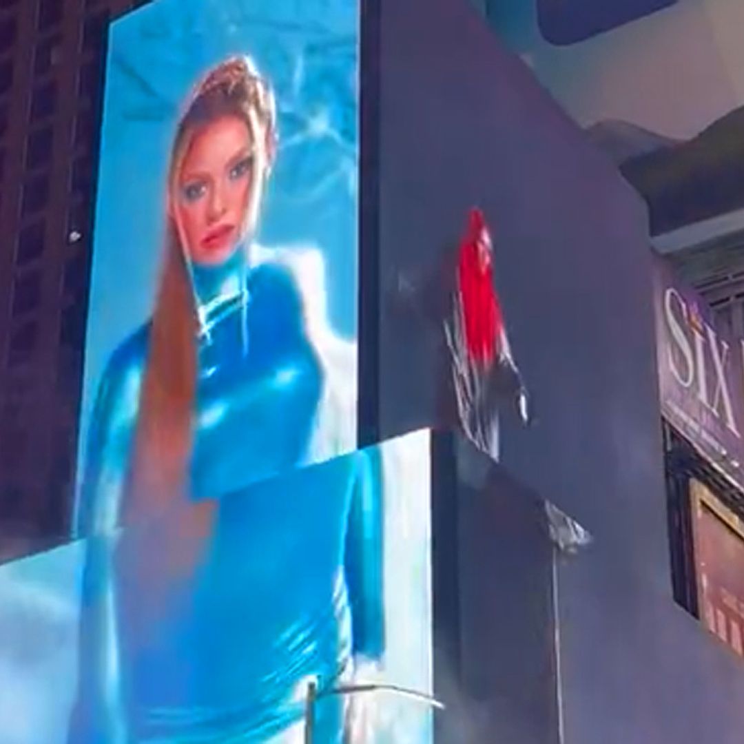 Shakira y Karol G desatan la locura en Times Square con el adelanto de su tema