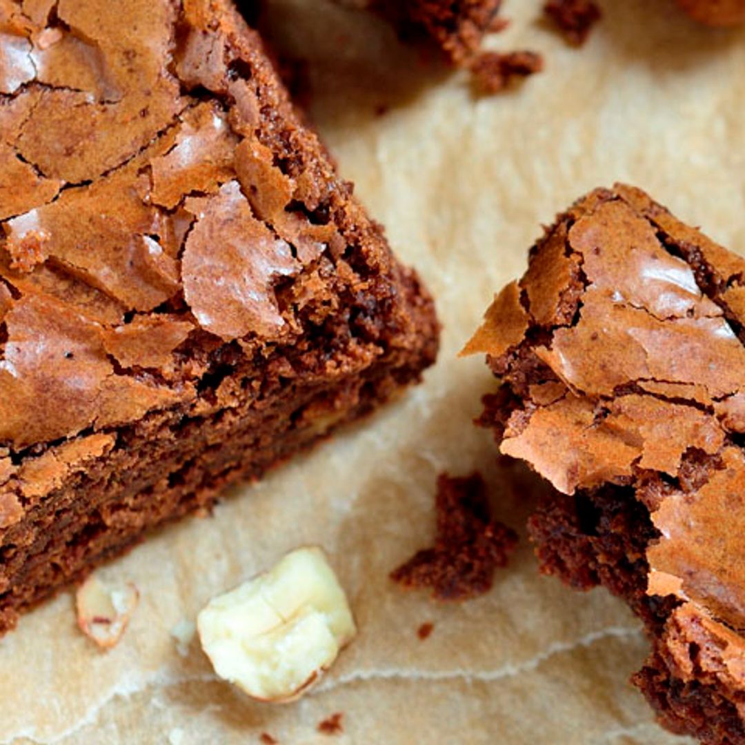 Receta de 'brownie' con naranja y avellanas, ¡un suculento postre para los más golosos!