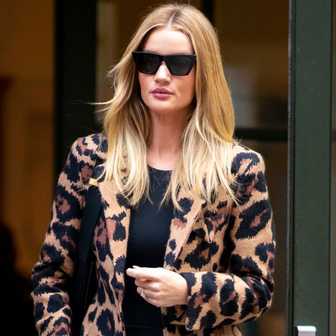 Rosie Huntington-Whiteley ha renunciado a los vaqueros por estos pantalones