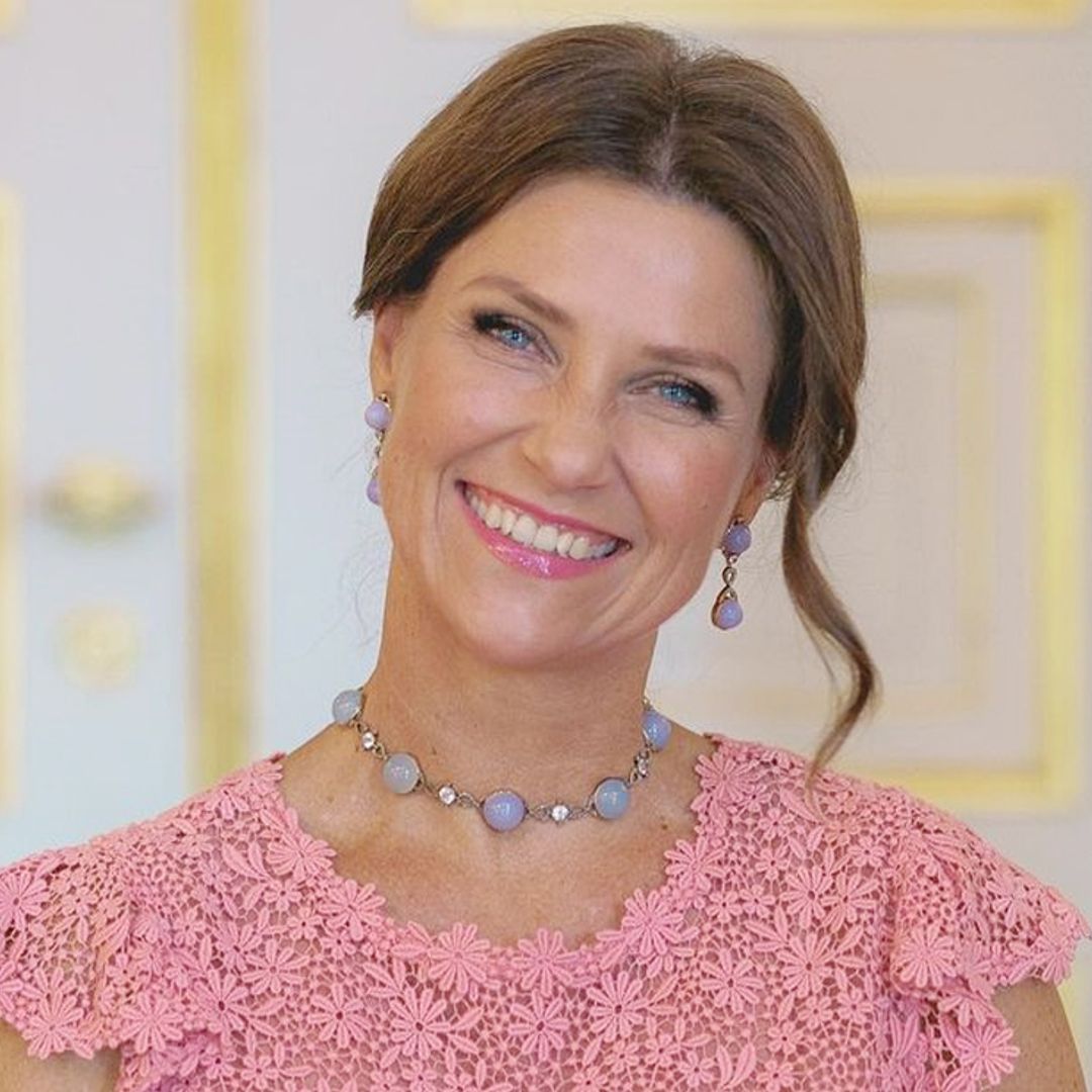 Marta Luisa de Noruega posa feliz y más guapa que nunca para celebrar su 50º cumpleaños