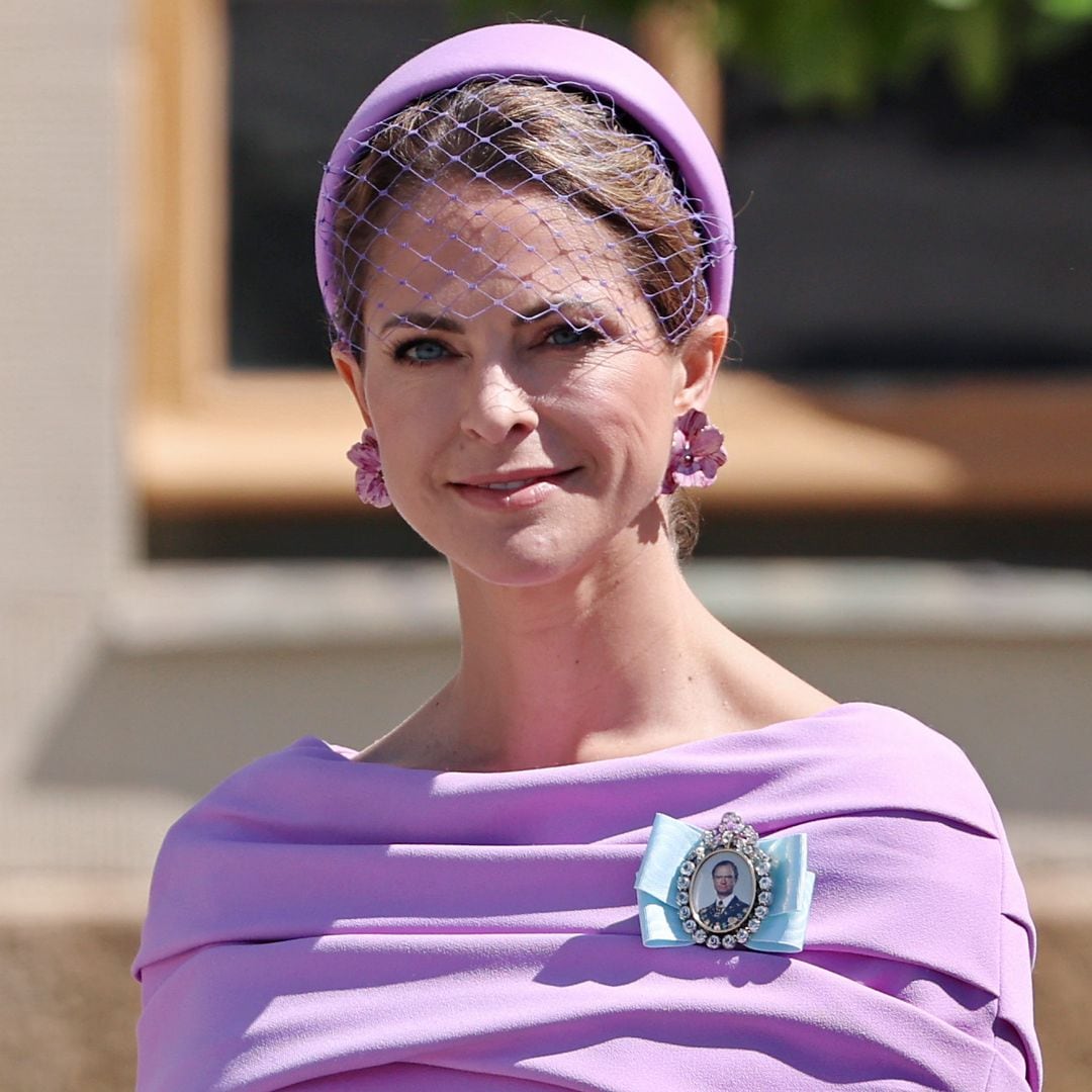 Magdalena y Victoria de Suecia: dos looks de invitada muy diferentes pero un mismo bolso