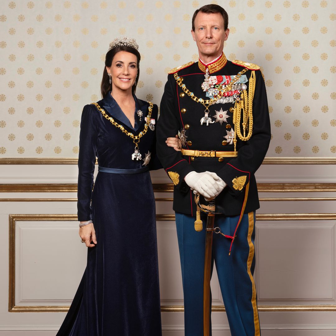 Joaquín de Dinamarca, tras los reyes Juan Carlos y Sofía, sorprende con un 'christmas' en el que su perro es el protagonista