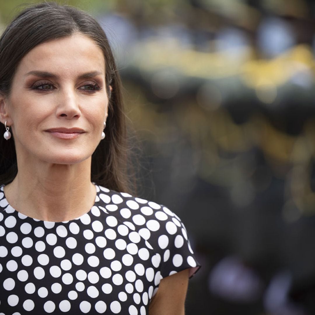 Todos los looks de la Reina en Angola: de moda española a pendientes misteriosos