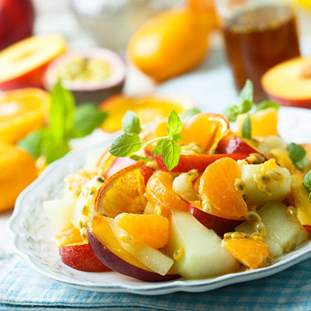 Macedonia con almíbar de fruta de la pasión