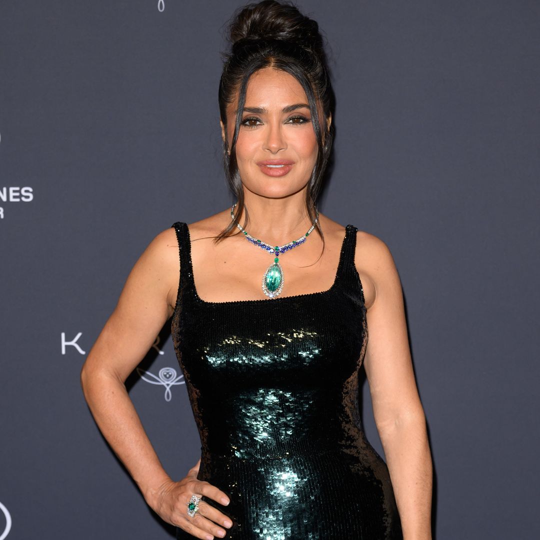 Salma Hayek arrasa en Cannes con un deslumbrante vestido de lentejuelas