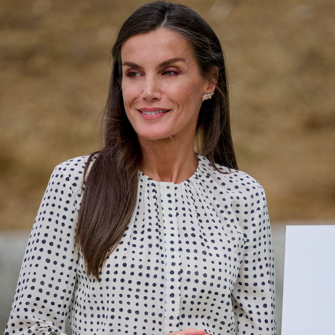 No es un 'déjá vu': este es el look favorito de la reina Letizia para todos sus actos en escuelas