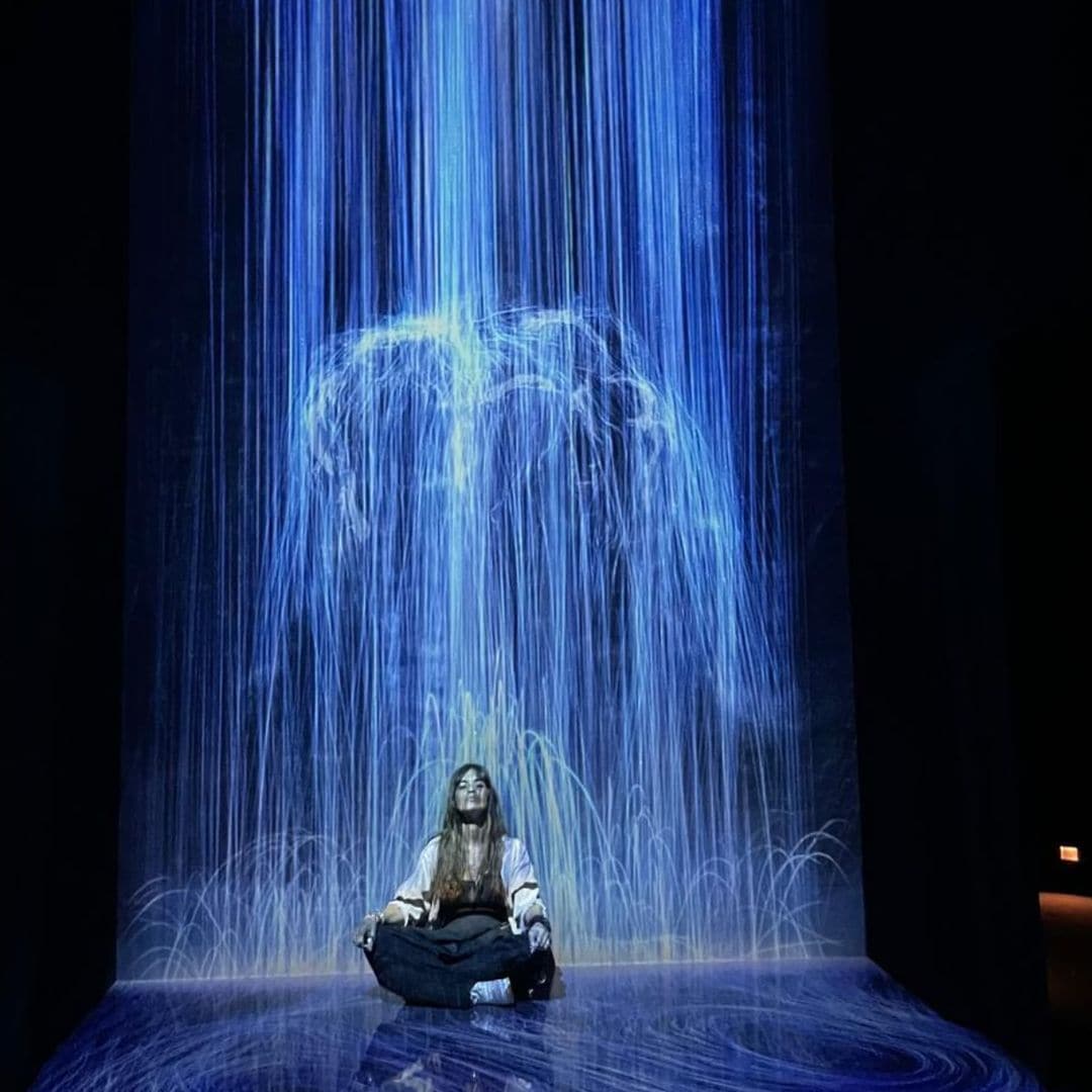 Sara Carbonero visita el museo interactivo TeamLab Planets de Tokyo en el mes de agosto de 2025 durante sus vacaciones en Japón