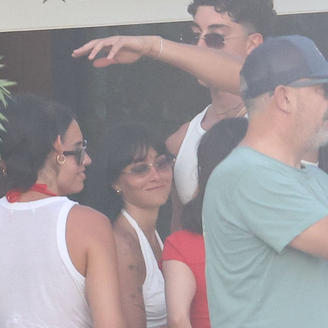 La cantante Aitana y Plex se divierten en un circuito de karts en Ibiza con un grupo de amigos. 29 de junio de 2025