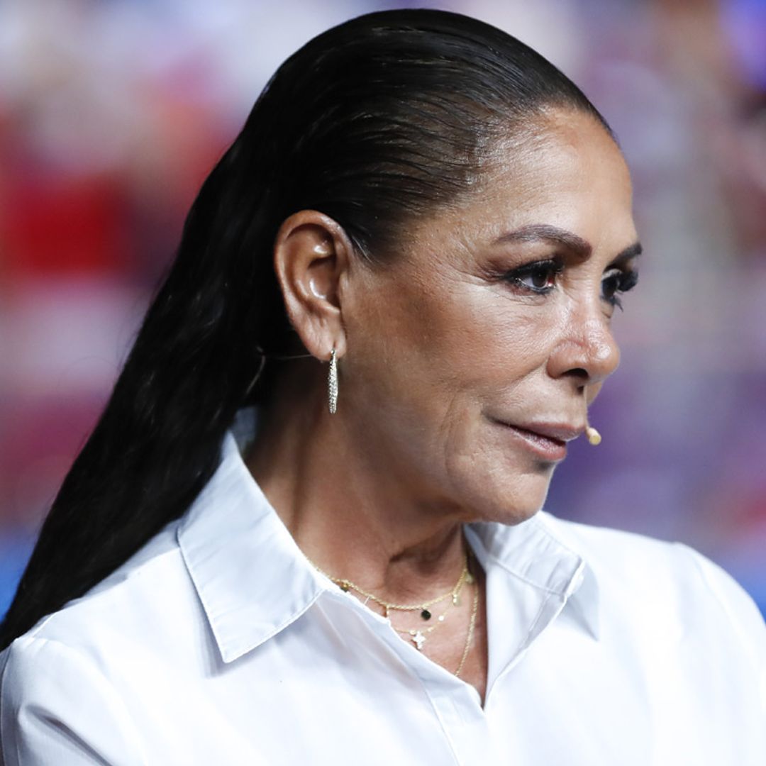 Isabel Pantoja se emociona al darle el pésame a Paz Padilla y revela que su madre, doña Ana, también está 'muy mal'