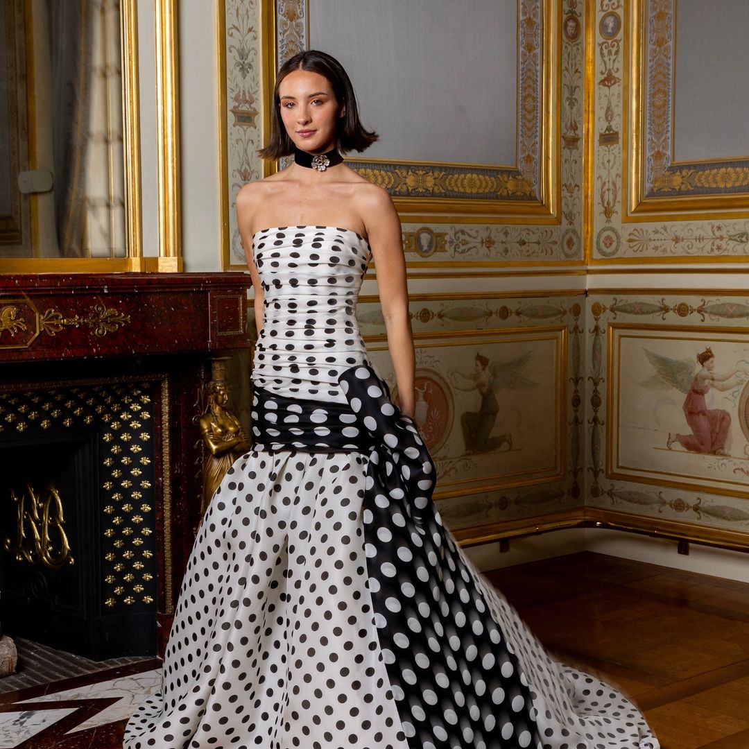 El especial significado del vestido de Carolina Lansing, la nieta de Carolina Herrera que debutó en París