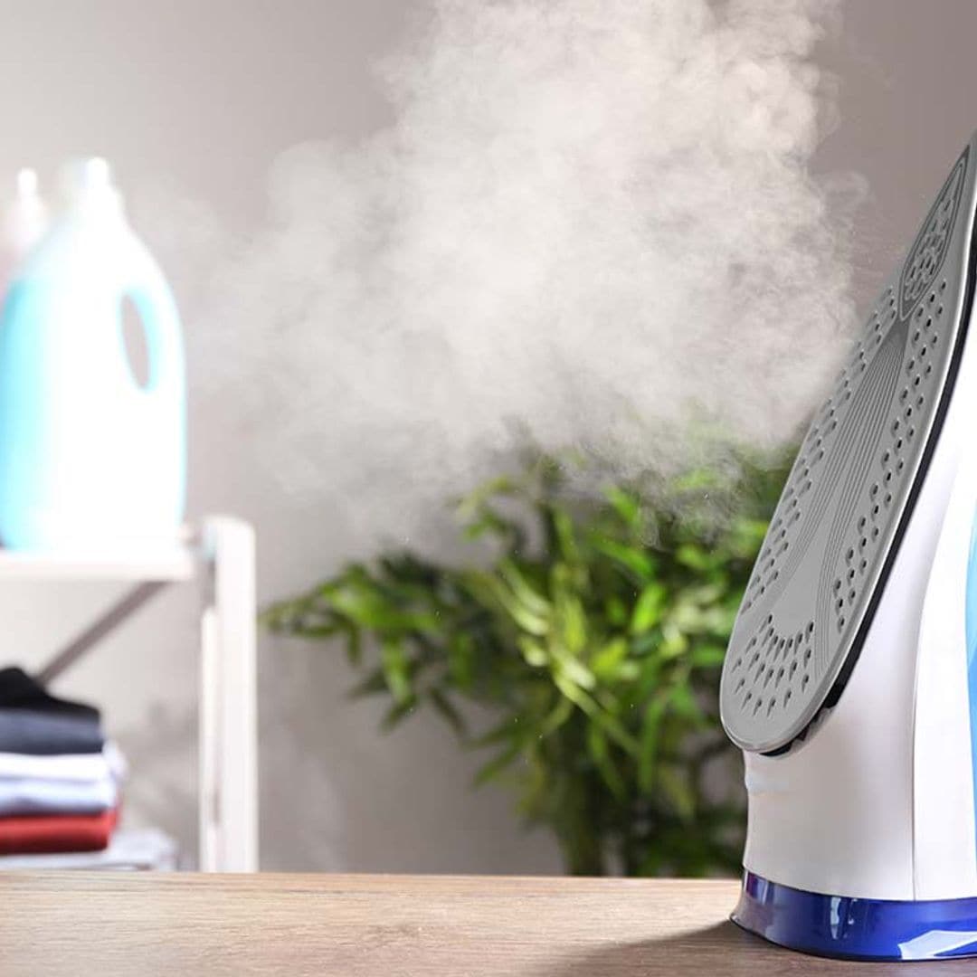 Trucos para eliminar la suciedad de la plancha para que tu ropa quede perfecta