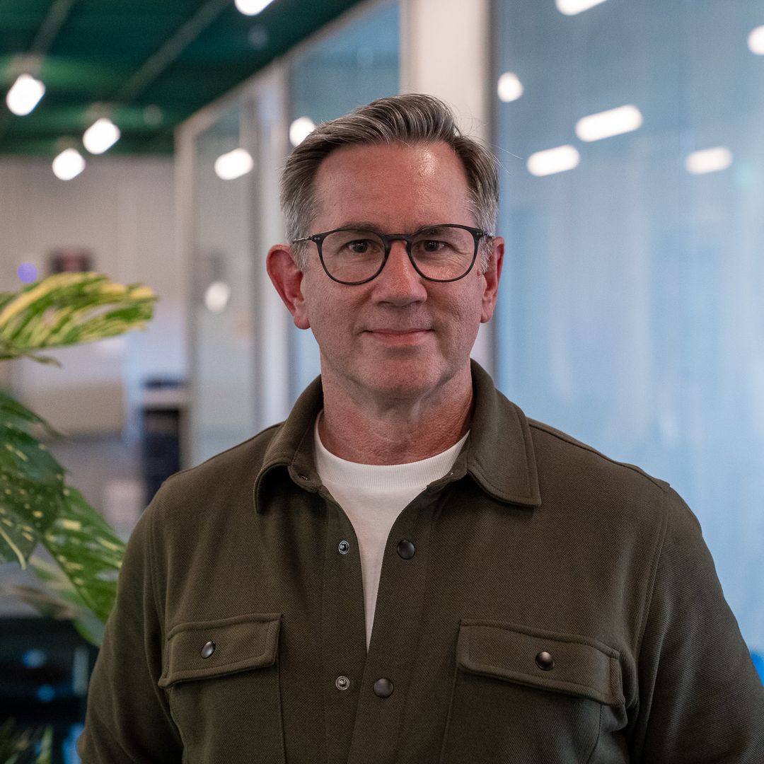 "Nadie quiere hablar de dinero con amigos": el tabú que puede costarte amistades y dinero, según un experto en finanzas