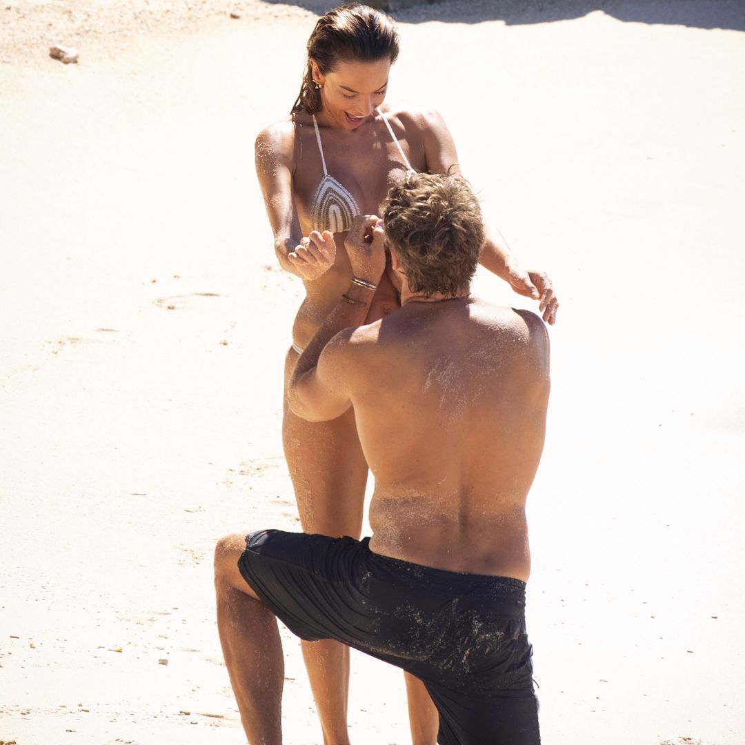 Alessandra Ambrosio se compromete con Buck Palmer: la romántica pedida de mano ha sido en Indonesia