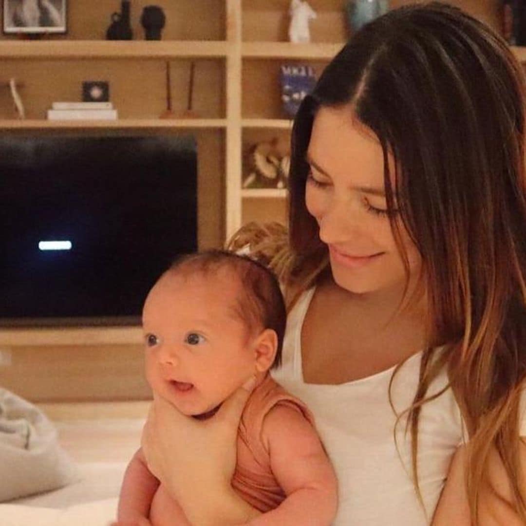Sarah Kohan celebra el primer mes de Nala, su hija con ‘Chicharito’ Hernández