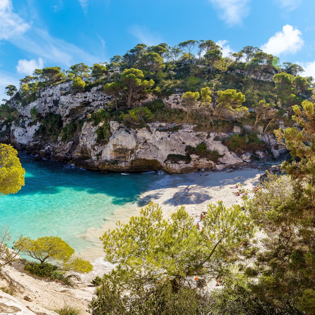 Calas vacías fuera de temporada en Menorca