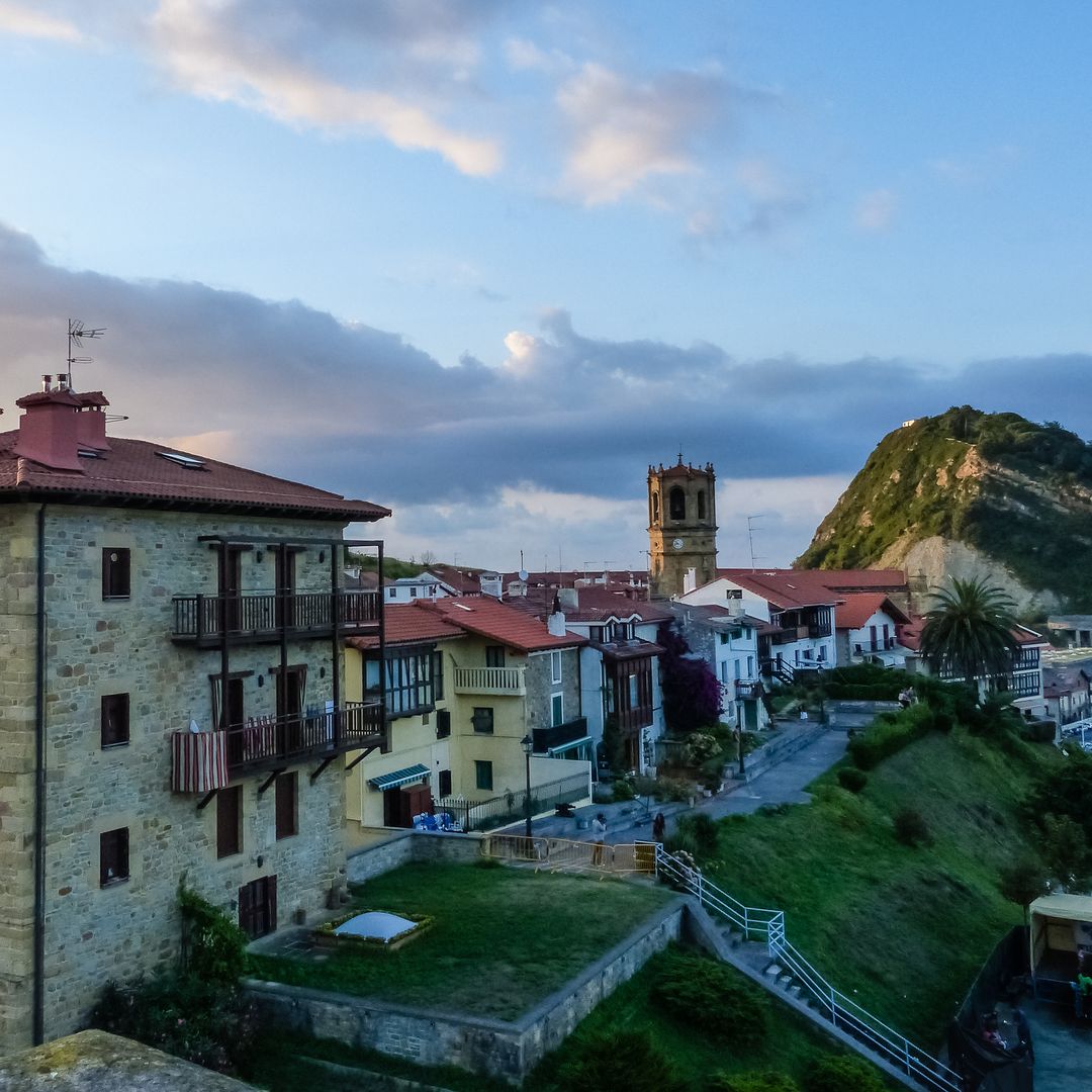 El precioso pueblo costero de Getaria es un imprescindible cerca de la playa de Itzurun
