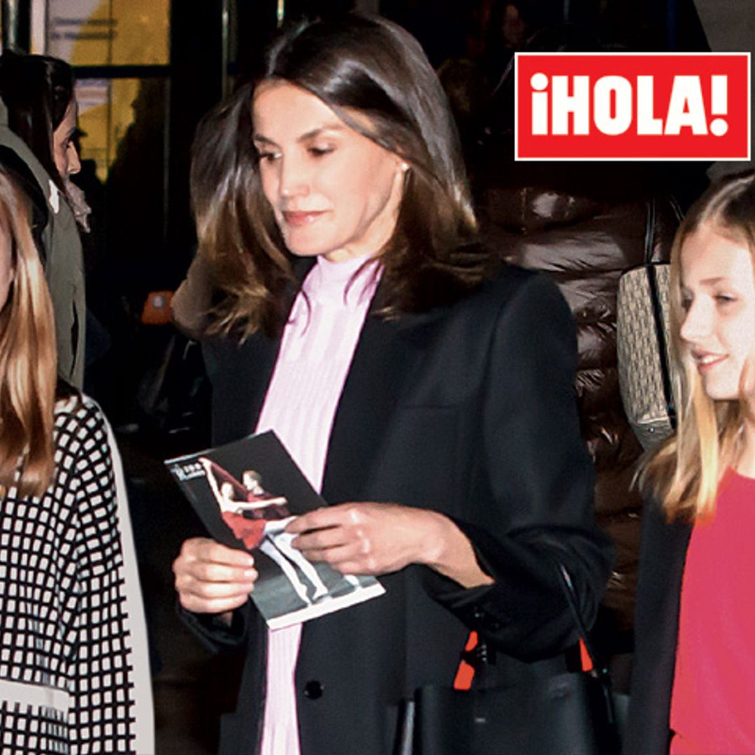 Exclusiva en ¡HOLA!, la Reina sorprende con su estilo 'rock' en otra escapada junto a sus hijas