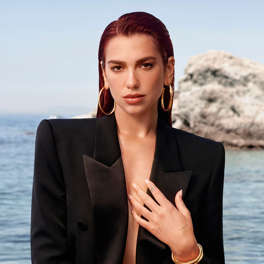 El nuevo perfume que usa Dua Lipa, de lujo, sin alcohol y que puedes usar en la piel y el pelo