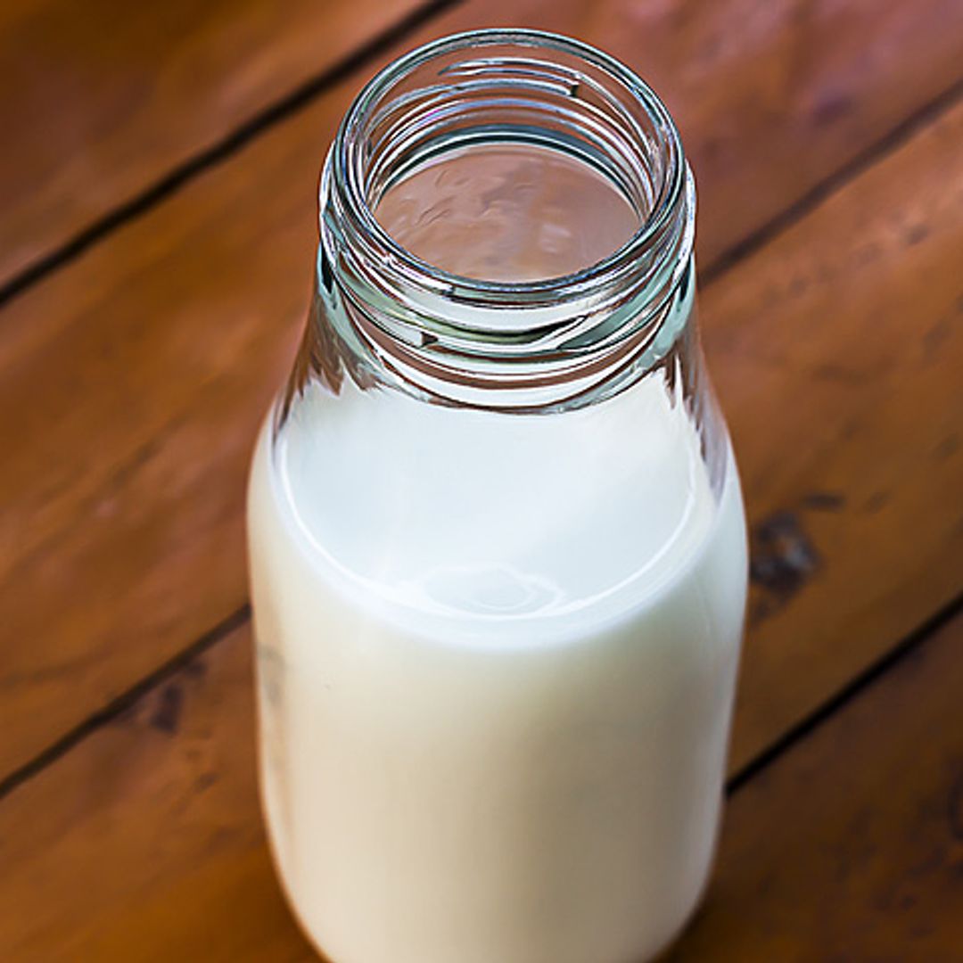 Beber leche cruda: ¿es peligroso?