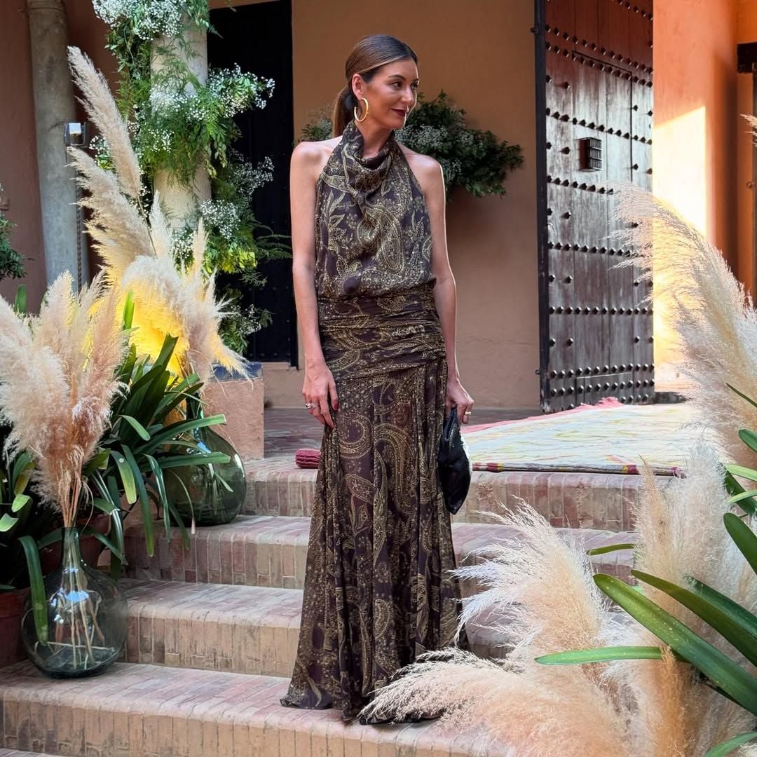 Transformar una falda de Zara en el mejor total look para invitada: la tendencia 'trampa' que se ha hecho viral