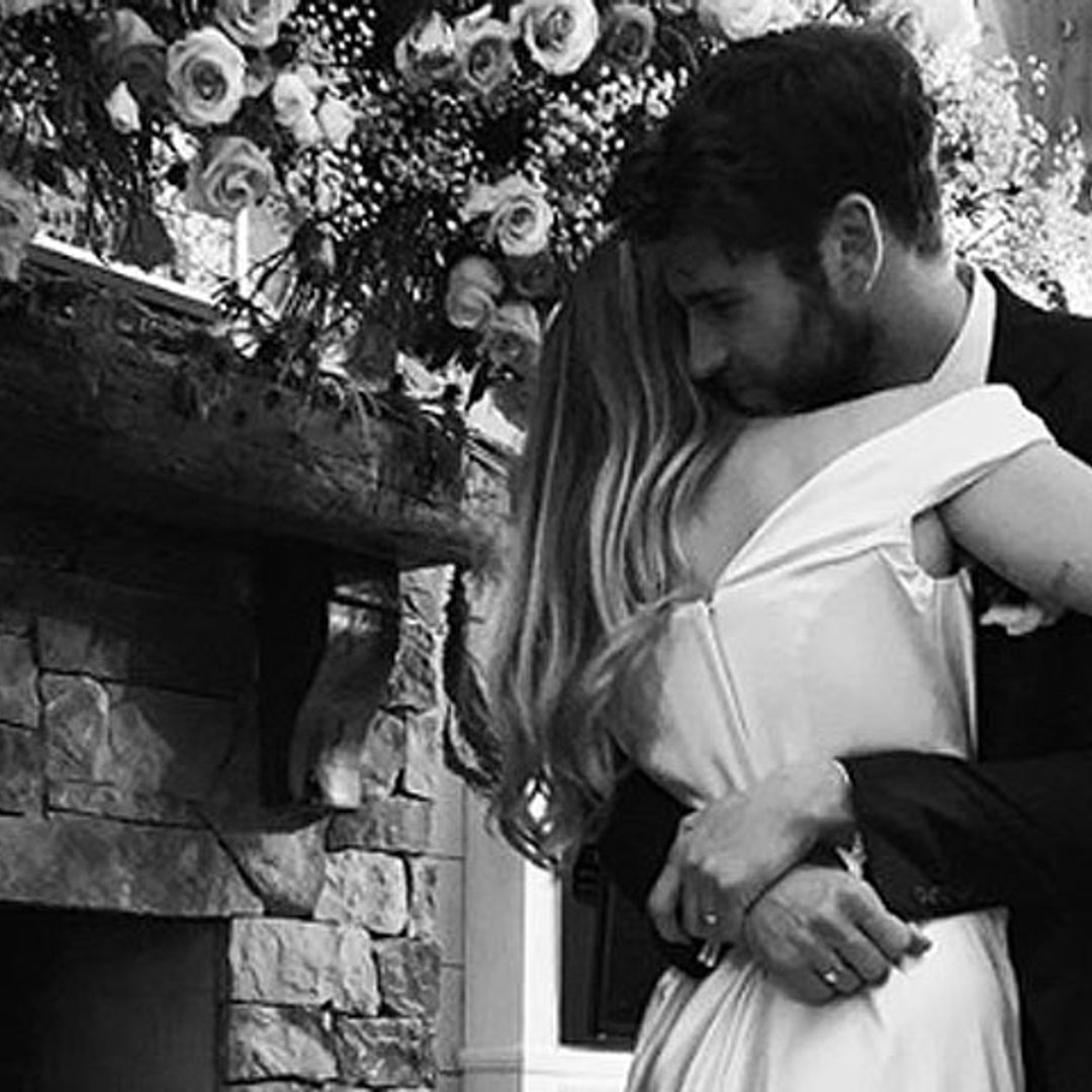 Miley Cyrus confirma su boda con Liam Hemsworth con estas románticas fotografías
