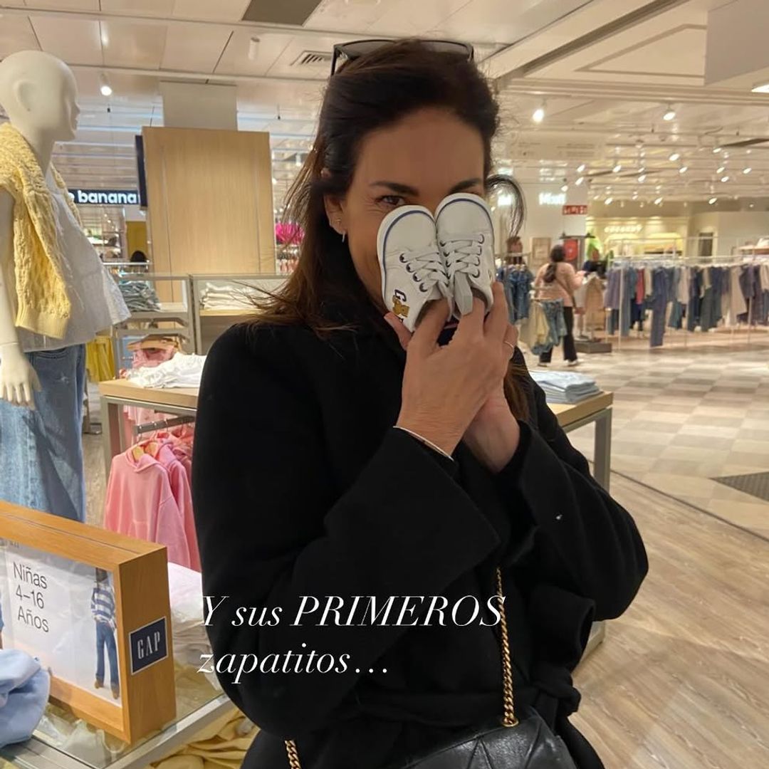 La emoción de Mariló Montero al comprarle los primeros regalos a su nieto