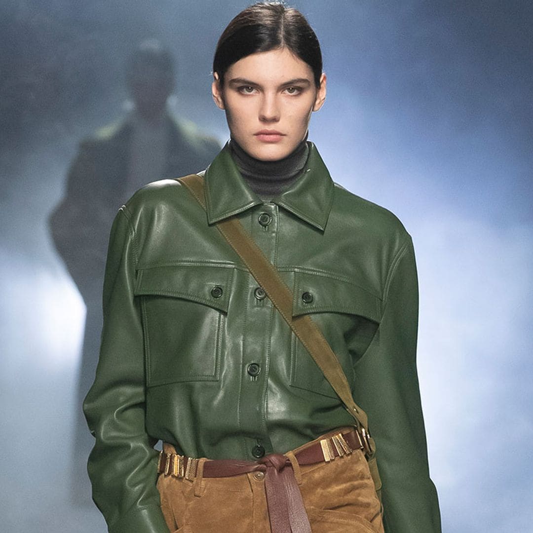 Alberta Ferretti transforma nuestros básicos con un inesperado juego de texturas