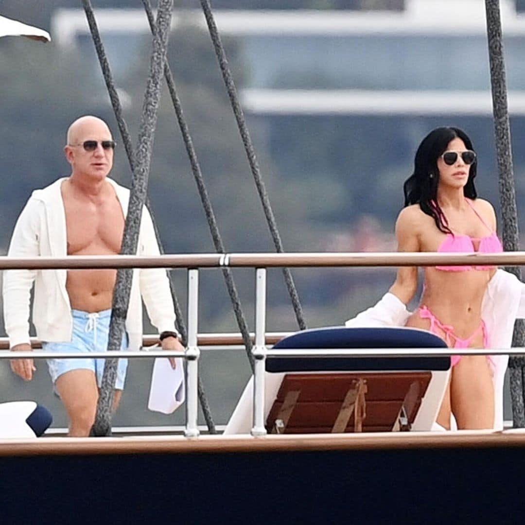 Jeff Bezos y Lauren Sanchez disfrutan bajo el sol de Mallorca en un yate de 500 millones de dólares