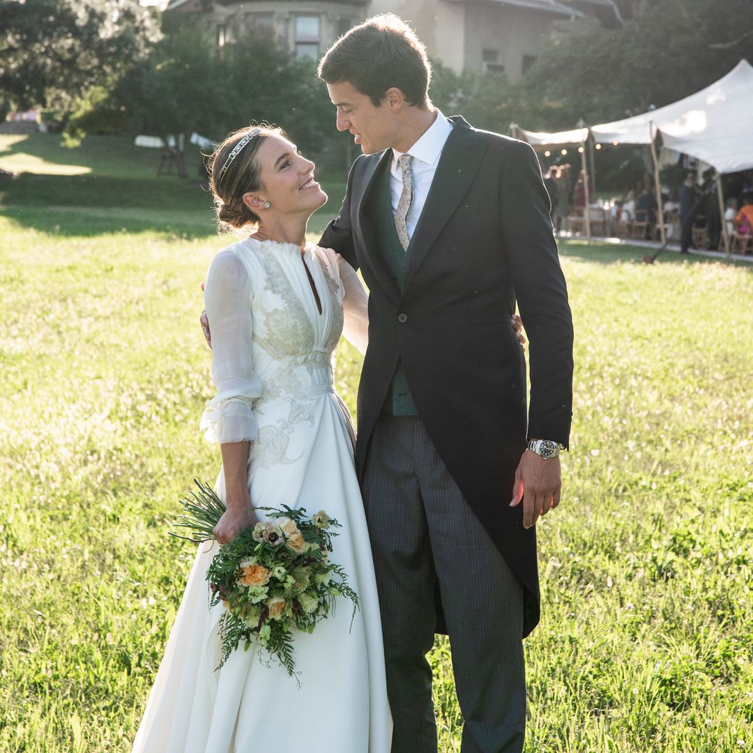 Natalia, la novia del vestido con encajes de su bisabuela y bordados de anticuario que se casó en Cantabria