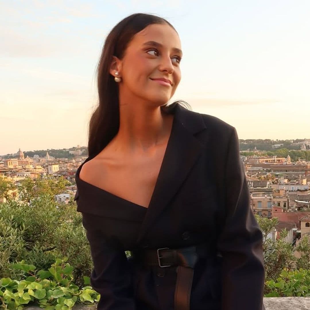 Victoria Federica, la invitada más original con un vestido negro que desafía el protocolo de las bodas en verano