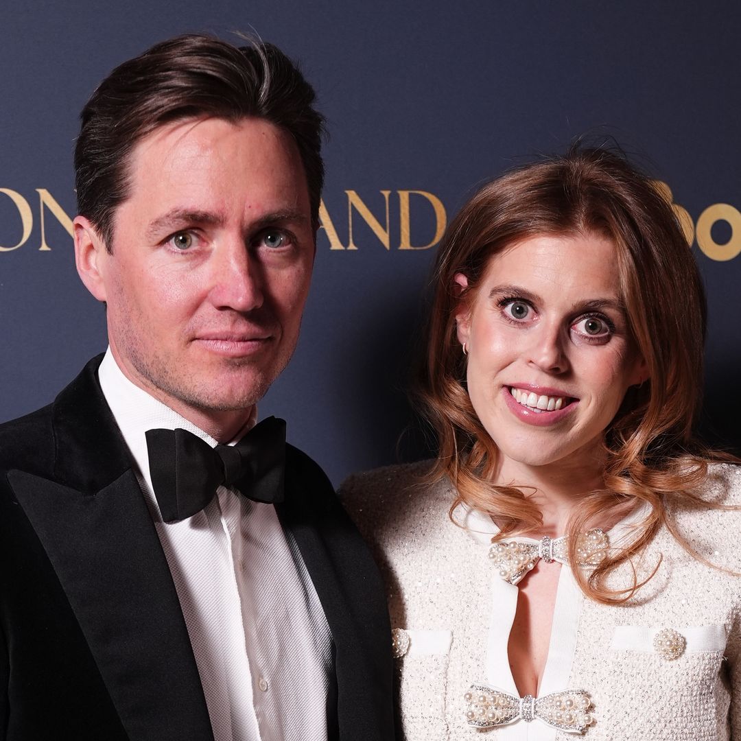 El marido de Beatriz de York, Edoardo Mapelli Mozzi, se escapa a una isla de lujo con solo 800 habitantes en plena tormenta familiar