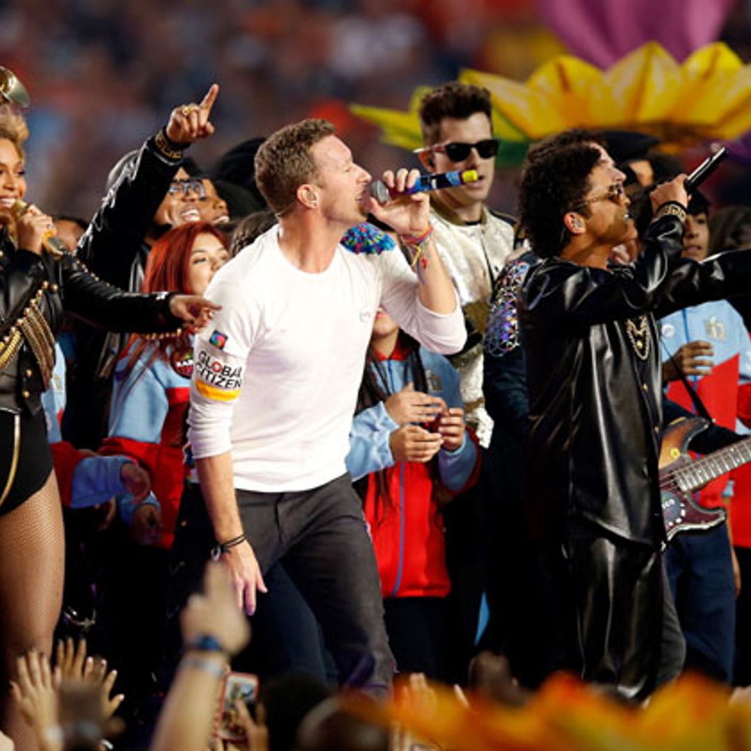 Chris Martin hace bailar hasta a su ex, Beyoncé y su tropiezo artístico... ¡bienvenidos a la Super Bowl!