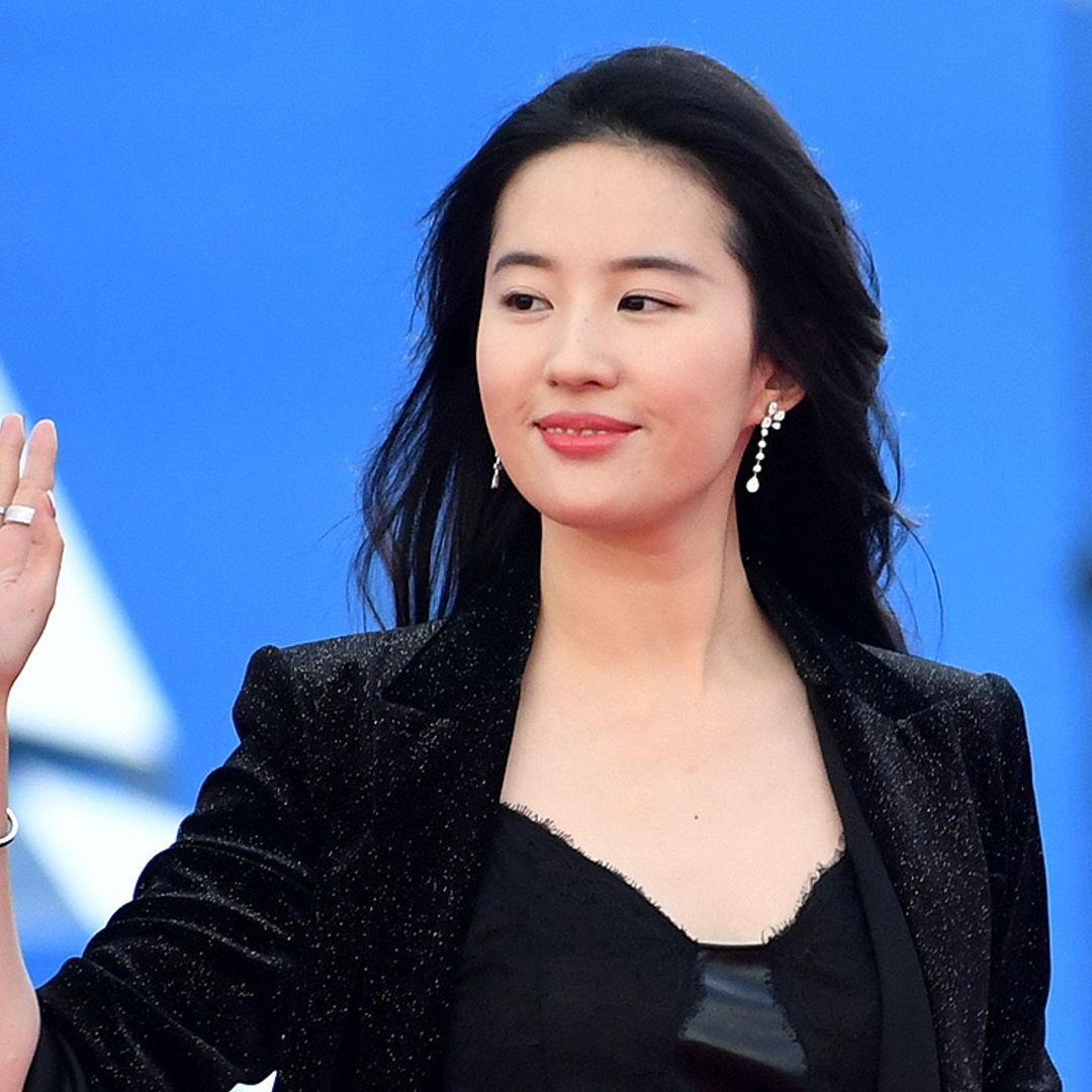 Nacida en Wuhan, modelo desde los 8 años y de las más populares de China: descubre a la nueva Mulán