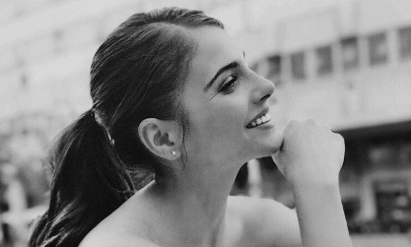Andrea Duro grita lo feliz que es gracias a Javier 'Chicharito' Hernández