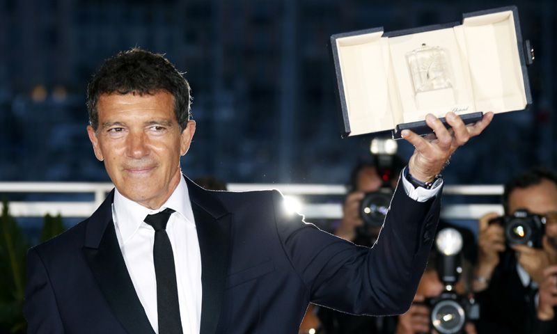 Antonio Banderas recibe el premio al mejor actor en el Festival de Cannes
