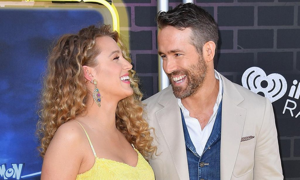 Blake Lively se 'venga' de Ryan Reynolds con una divertida felicitación que implica a Gisele Bündchen